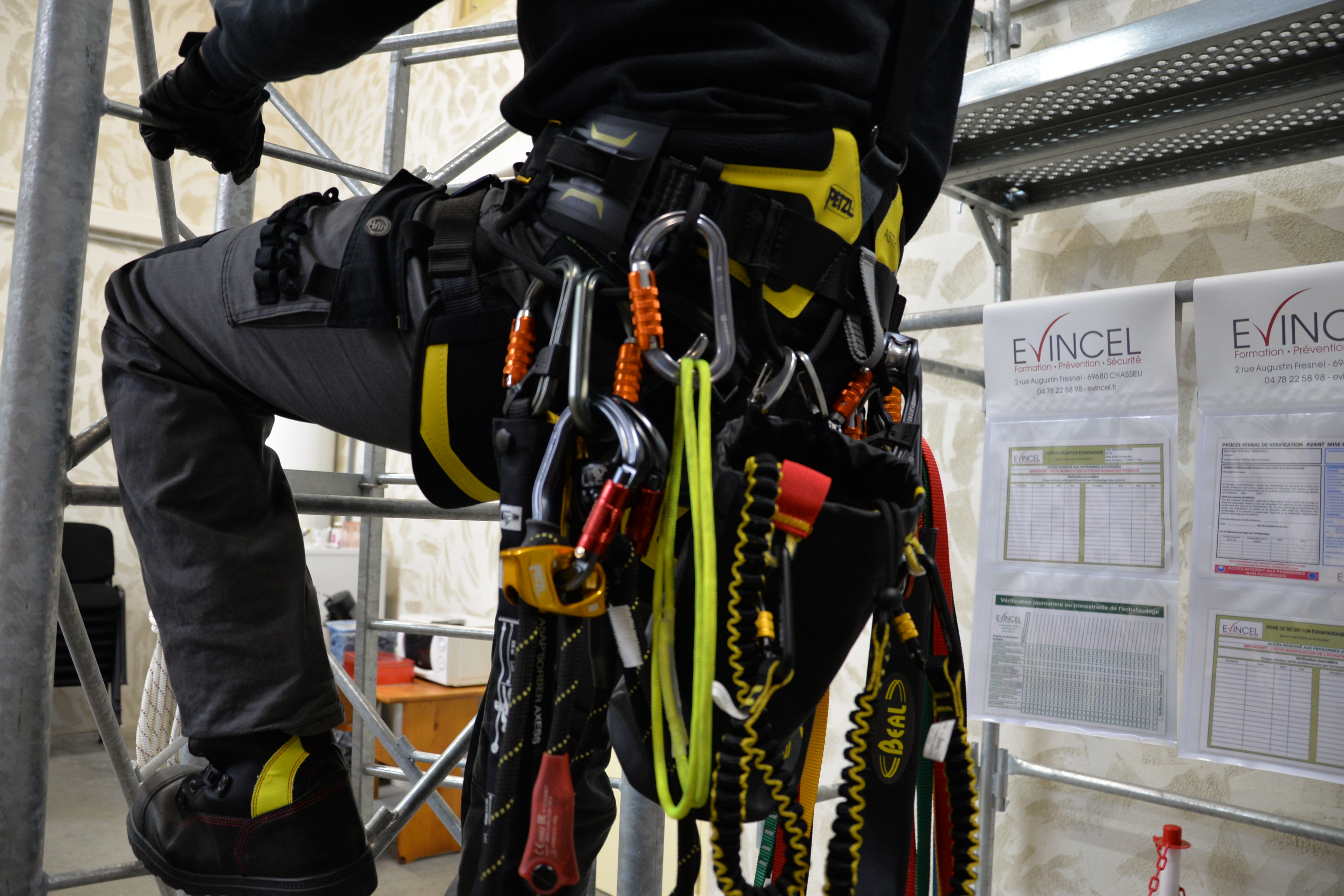 Formation Port du Harnais - Travail en Hauteur sur site équipé ou non équipé avec pose de la ligne de vie